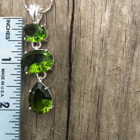 Peridot Crystal Gemstone Silver Necklace Jewelry - Picture 4 of 4